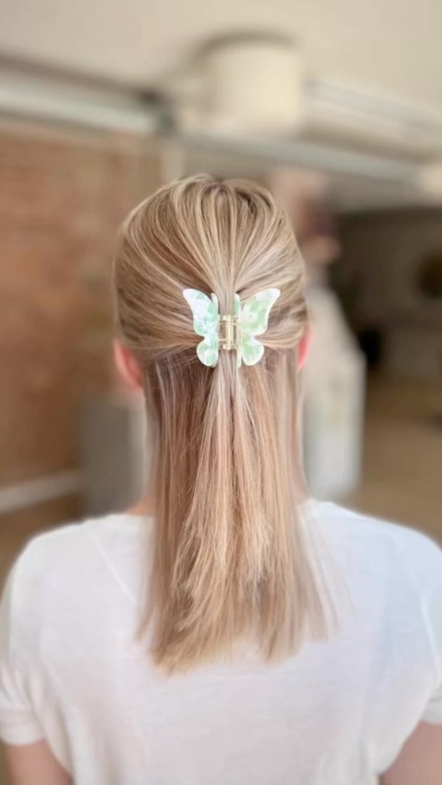 Godmorgon soliga onsdag☀️. Kolla in dessa fina klämmor😍. Finns i olika storlekar, färger och former👌🏼. Pris från 99-229:- #frisörsalong#svedala#hårfint#frisör#hairdresser#hairsrylist#hårinspo#accessoarer#accessories#klämmor#sommar#summer#frisörskåne#frisörsvedala#hårfintsvedala