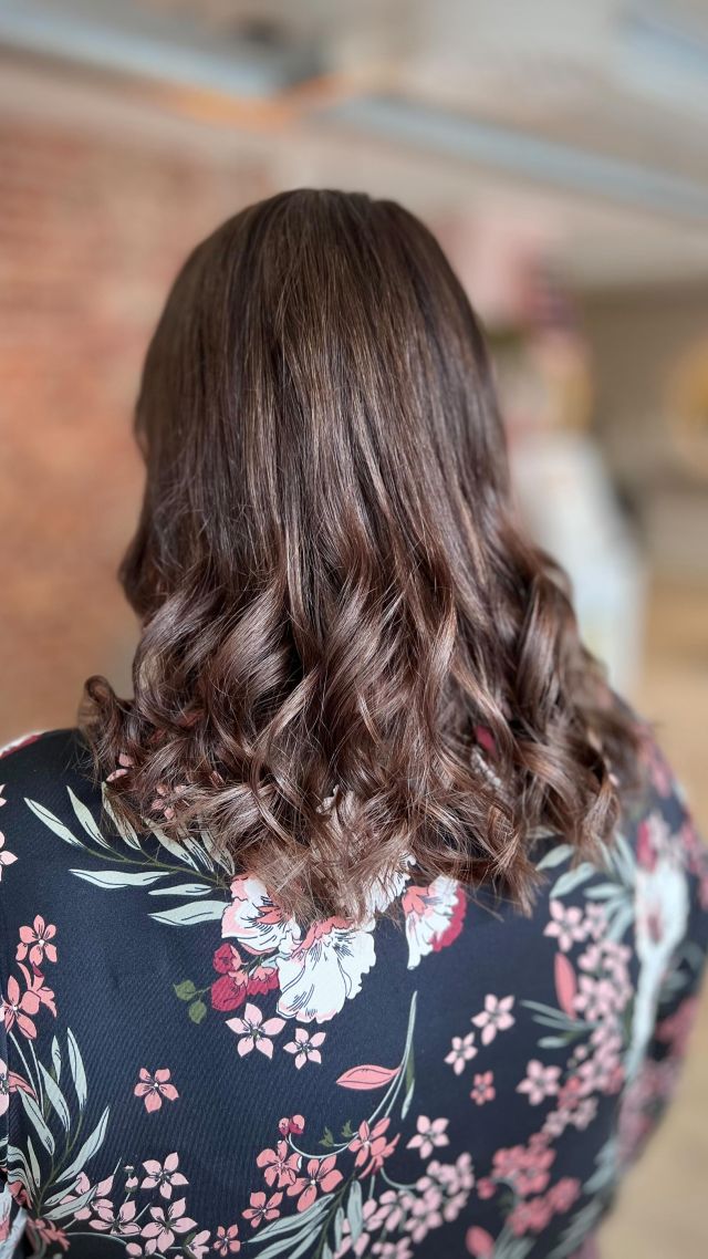Brownie hair🍫🤎. Hoppas ni får en fin start på veckan❣️. #frisörsalong#svedala#hårfint#frisör#hairdresser#hairstylist#hårinspo#browniehair#brownhair#marianilastockholm#frisörskåne#frisörsvedala