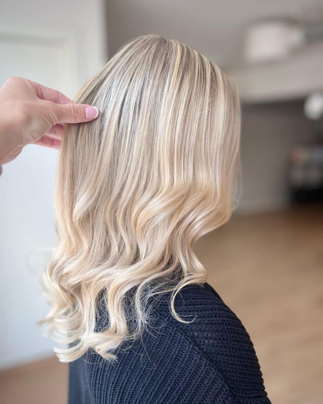 Going, Going, Blonde🤍. #frisörsalong#svedala#hårfint#frisör#hairdresser#hairstylist#hårinspo#blondehair#marianilastockholm#marianilaprofessional#frisörskåne#frisörsvedala#hårfintsvedala