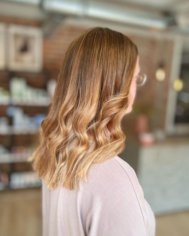 Nu har jag checkat ut för lite semester igen, tillbaka på salongen den 14/8✂️. 
Vill ni boka/ändra/avboka gör ni det via www.harfint.com och bokadirekt. 
Tänk på att boka i god tid då tiderna försvinner snabbt❣️
Skulle ni behöva komma i kontakt med mig under semestern går det bra att skriva till mig här på instagram i dm😊
Önskar er en fortsatt fin sommar☀️
#frisörsalong#svedala#hårfint#frisör#hairdresser#hairstylist#hårinspo#frisörskåne#frisörsvedala#hårfintsvedala
